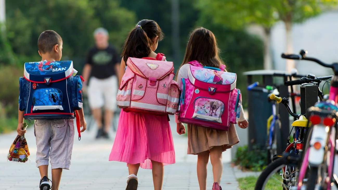 Controversial Start of the AfD Party Meeting: Students Returned Home with Report Cards!