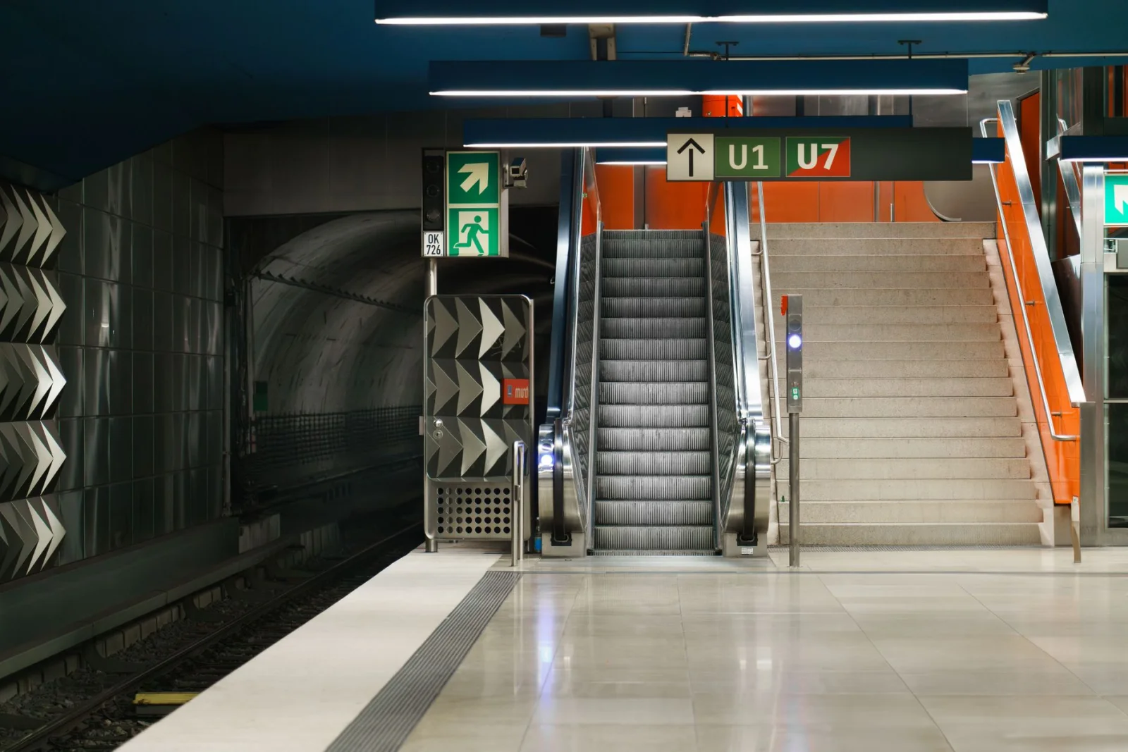 Disruption on the Munich Metro Line: Emergency Operation Puts Passengers' Lives at Risk!