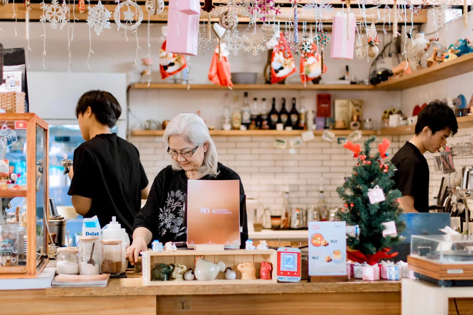 Do You Really Want to Open a Café? You Might Want to Think Again!