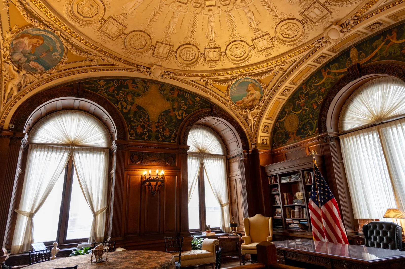 Fake Library in Trump's New Jet; A Jab at Political Controversies!