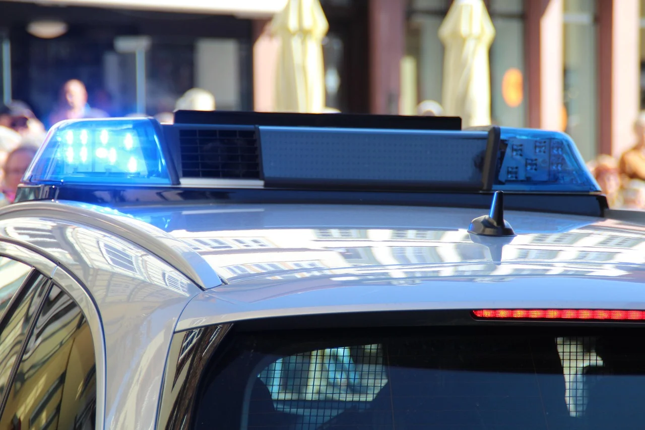 Controversial Police Warning: Thieves are Patrolling Cologne Central Station!