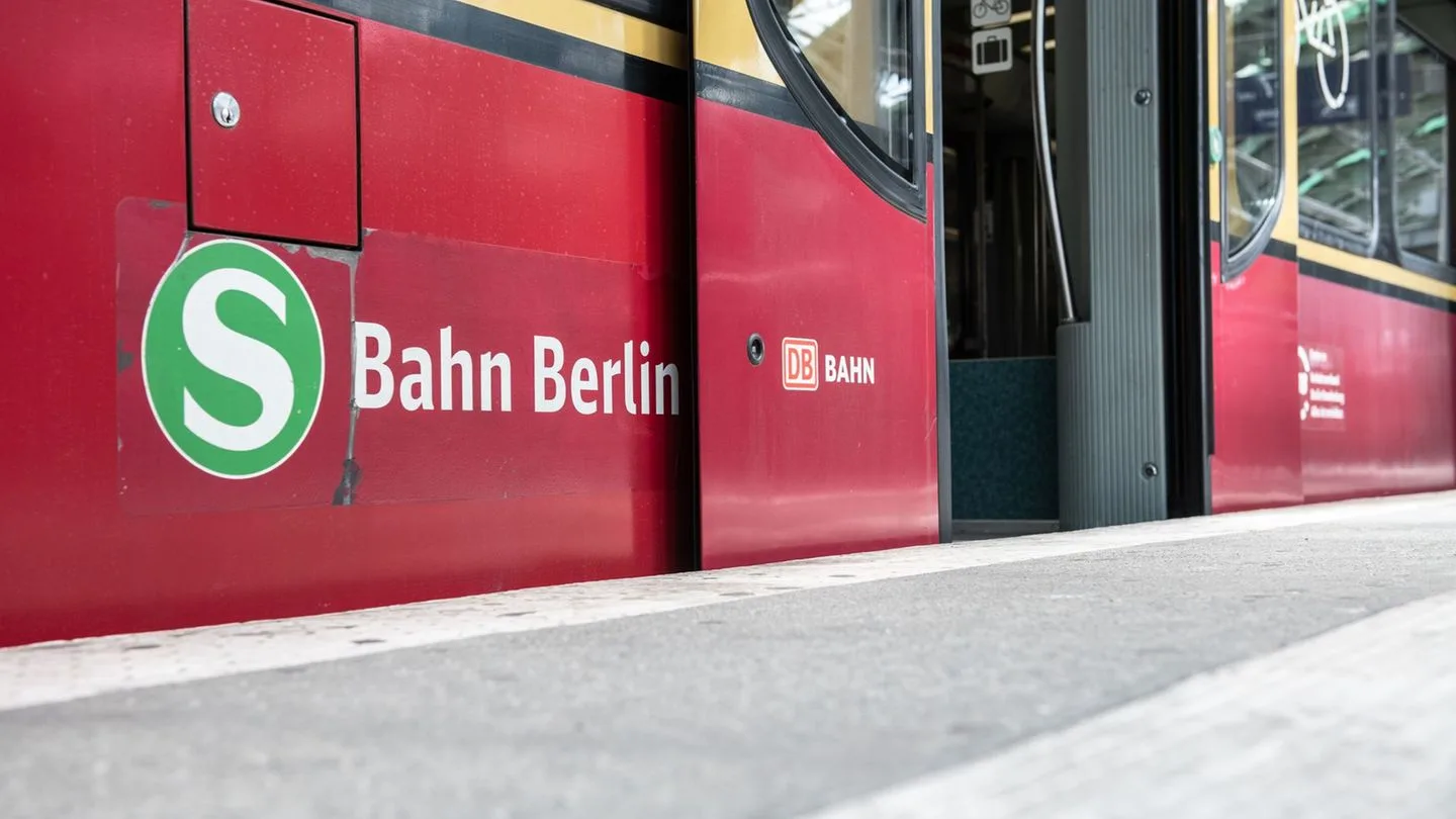 Morning Breakdown: Technical Disruptions on the Berlin S-Bahn Line