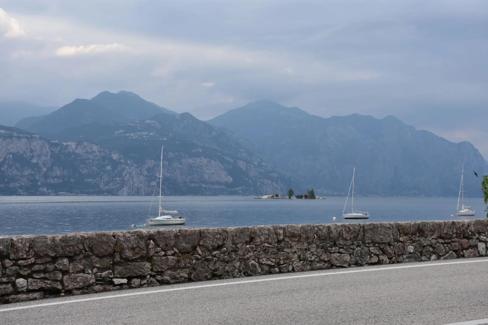 The Secret of Nature at Lake Garda: A Rare Phenomenon That Amazed Tourists