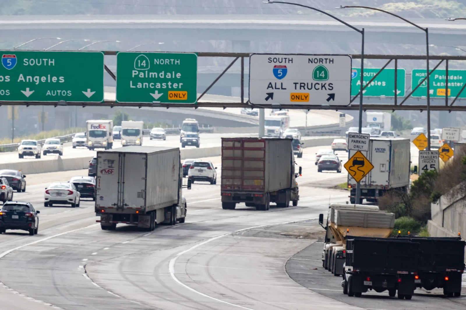 Deadly Fire on Highway 72; Heavy Traffic and Serious Disruptions!
