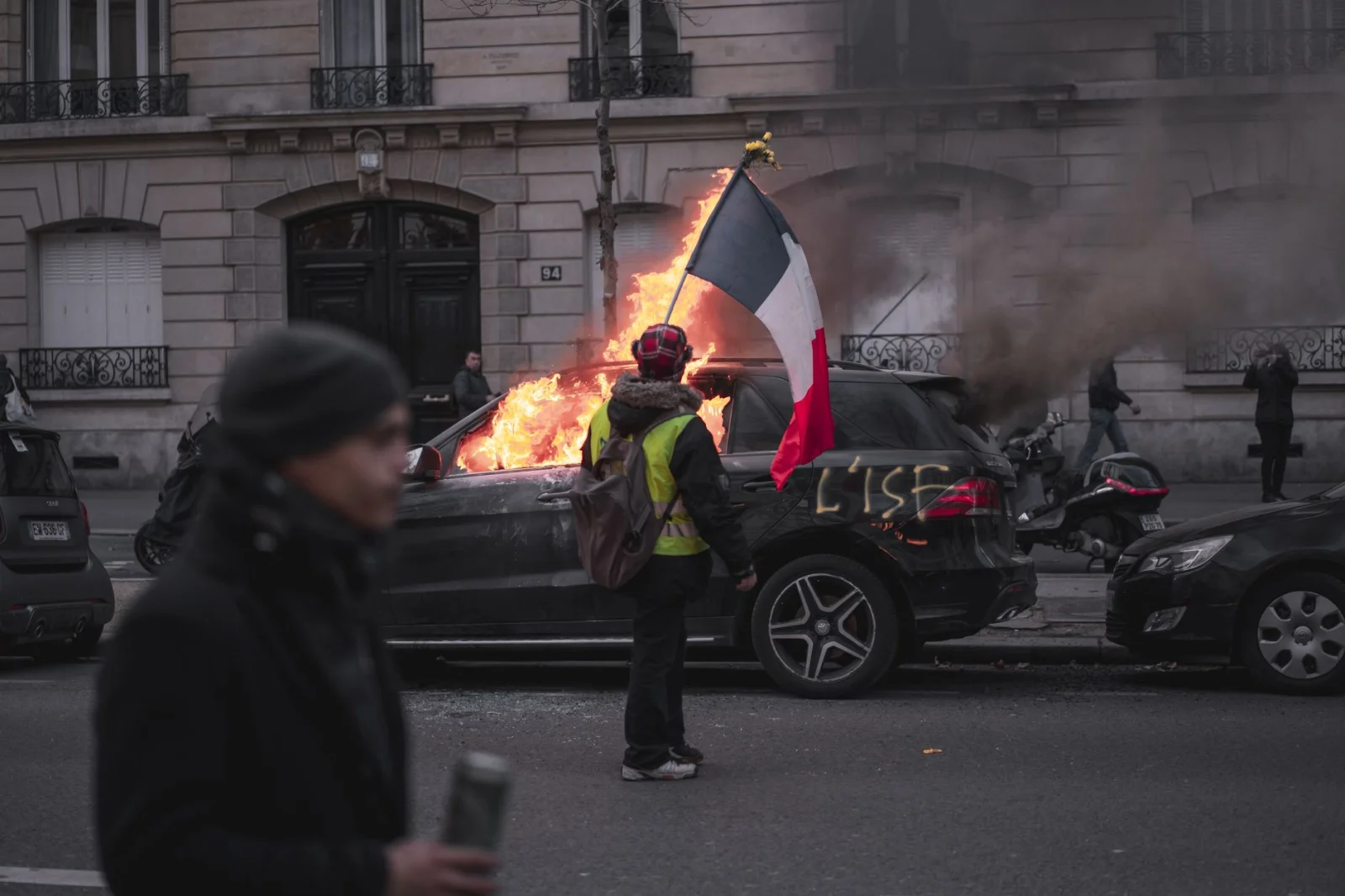 On the Eve of the Extremists' Congress: Streets Ablaze with Blockades