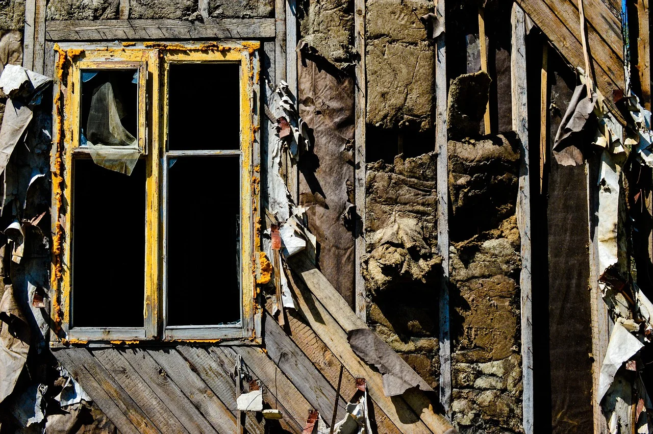 Unsightly Demolition in Bergroth: The House Famous for Its Ugliness is Now Getting a Makeover!