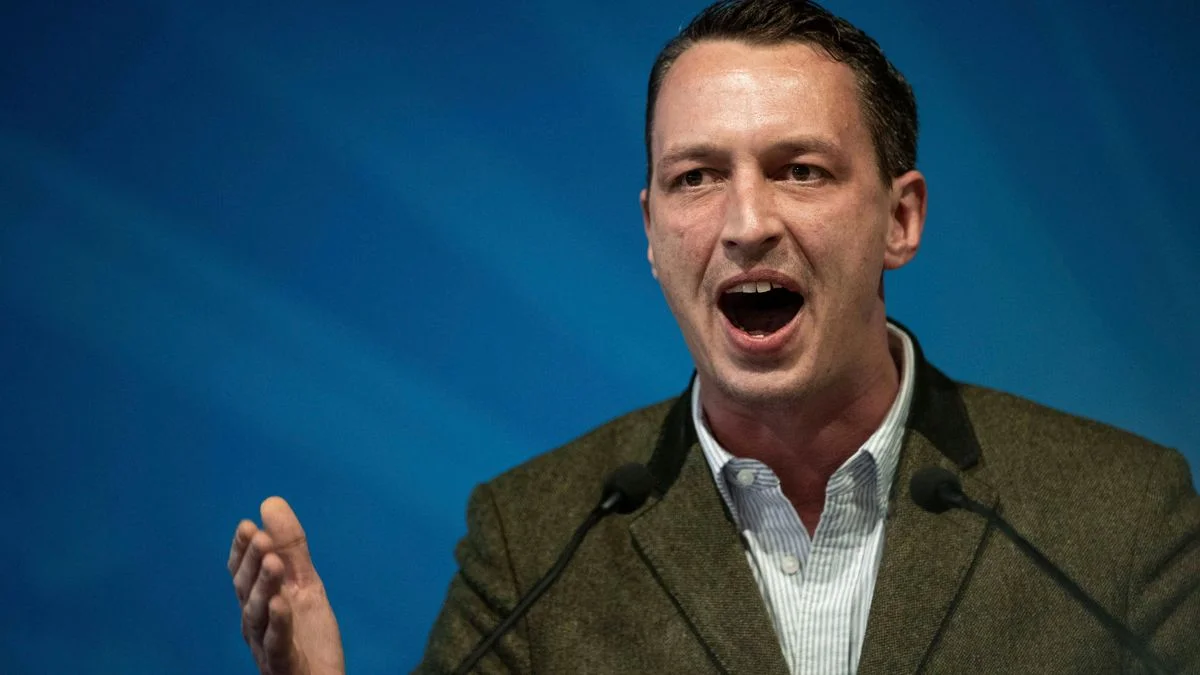 Strange Ruling: Mateusz Helfrich Remains in the Arms of AfD