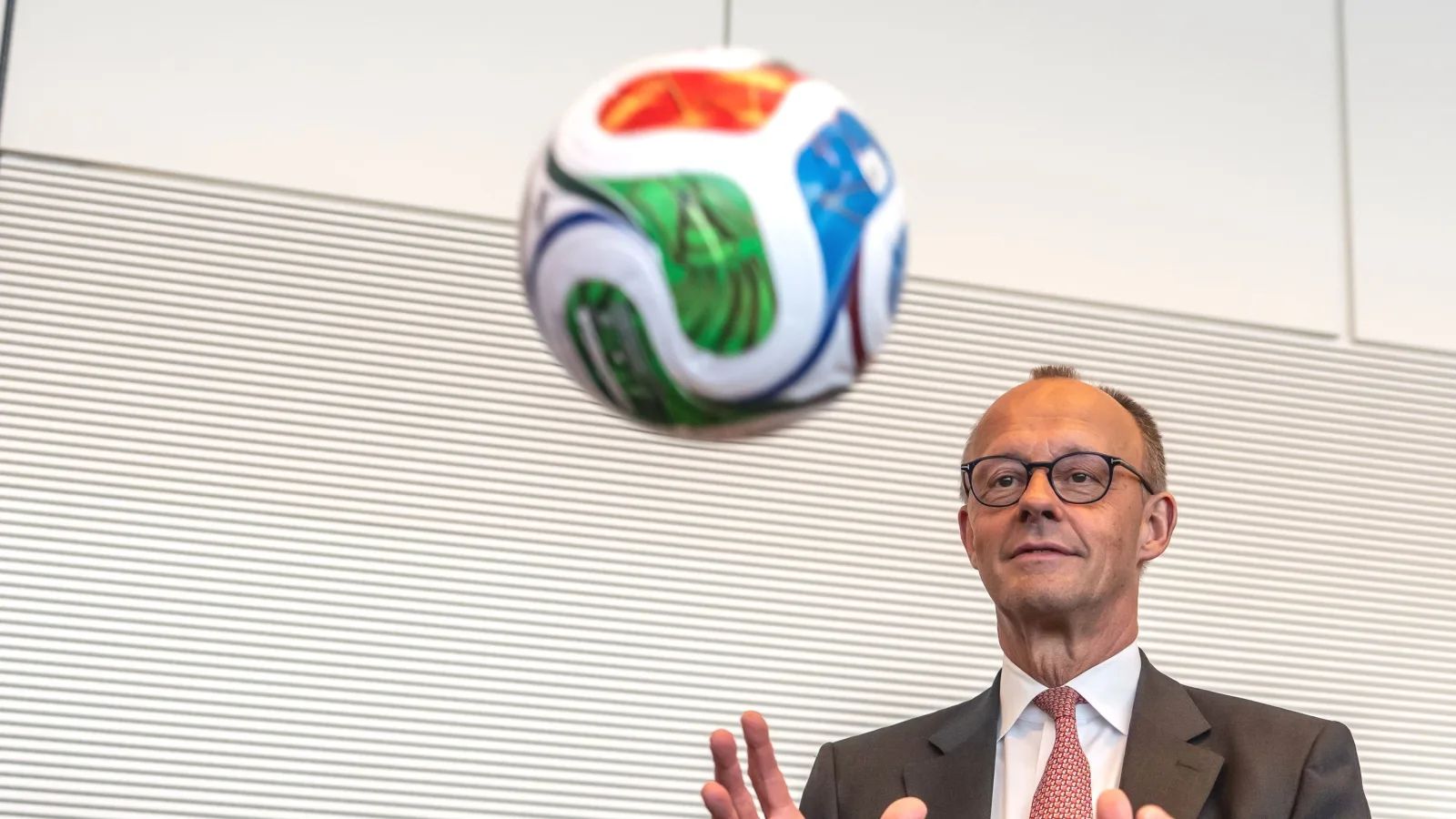 Football and Politics: The Border and the Historic Own Goal of the National Team