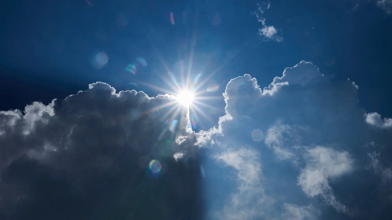 Two Faces of Weather This Weekend: Pleasant Summer or Romantic Rain?