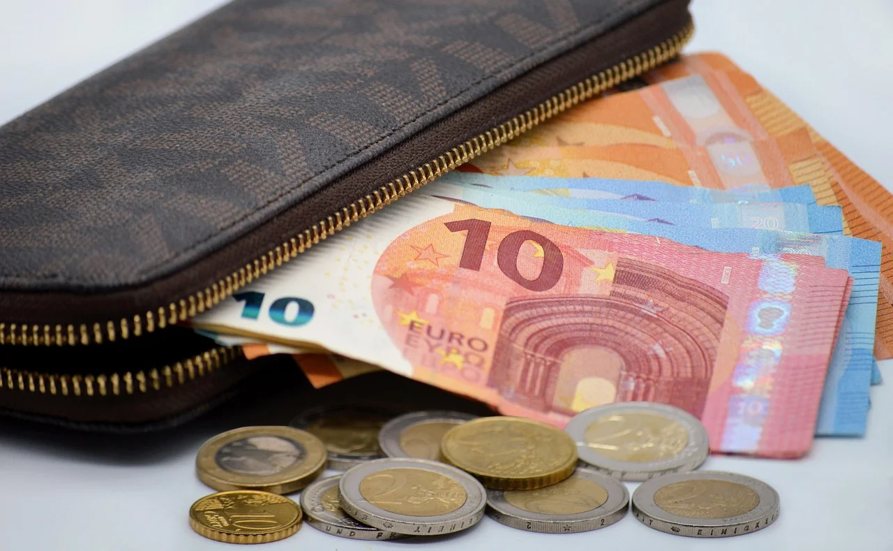 Warning to Travelers: Hidden Travel Costs Lurk!