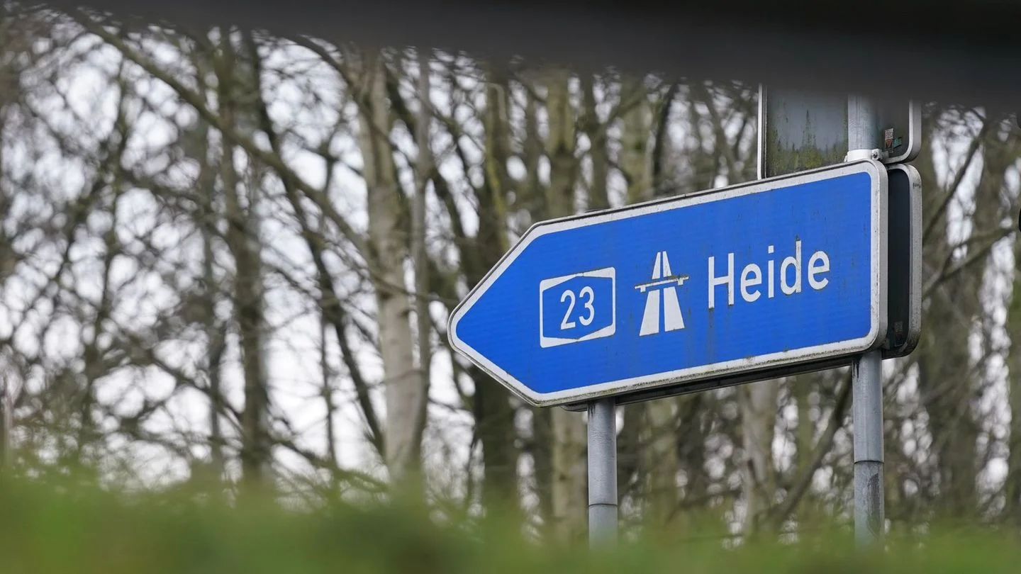 Heavy Traffic on A23; Bridge Inspections Ahead!