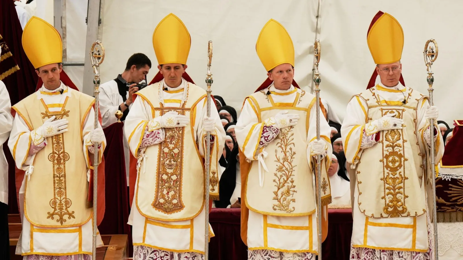 The Pope Expels the Pius Brothers from the Church!