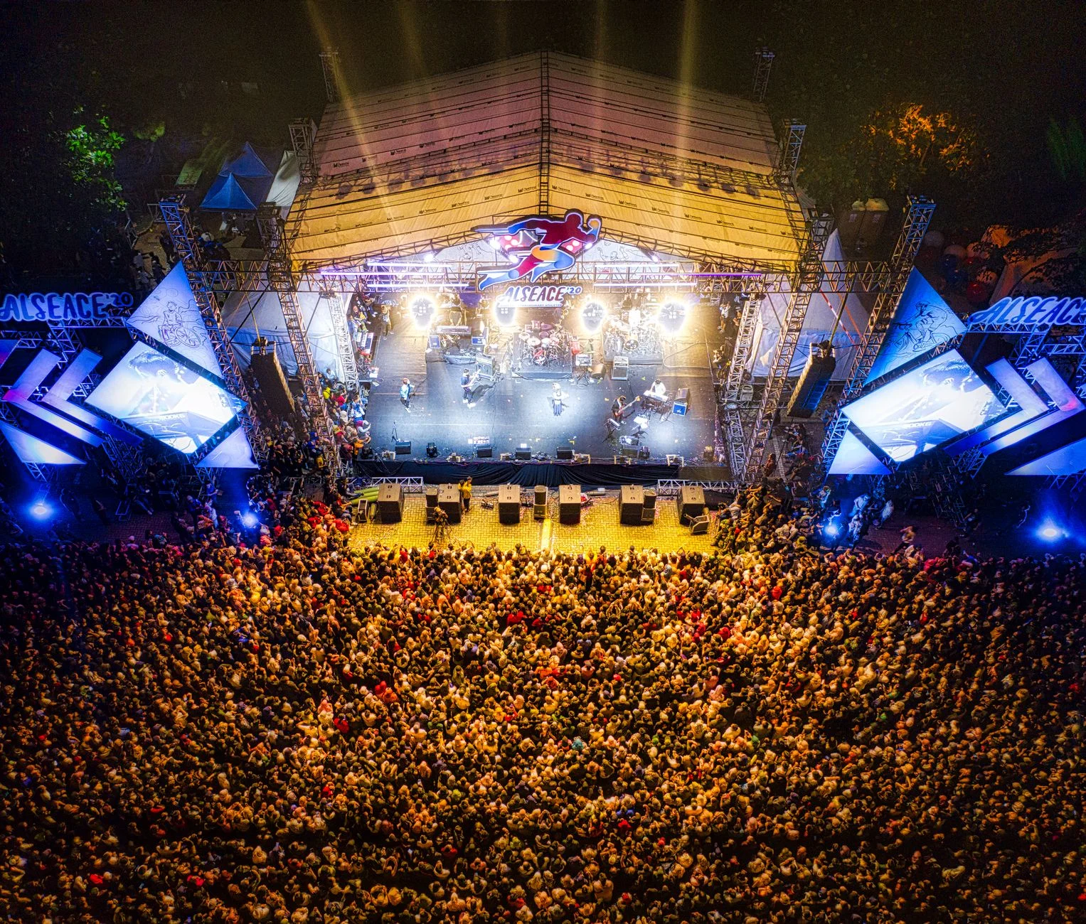 An Unforgettable Experience at the Summer Festival: Two Unique Voices Take the Stage!