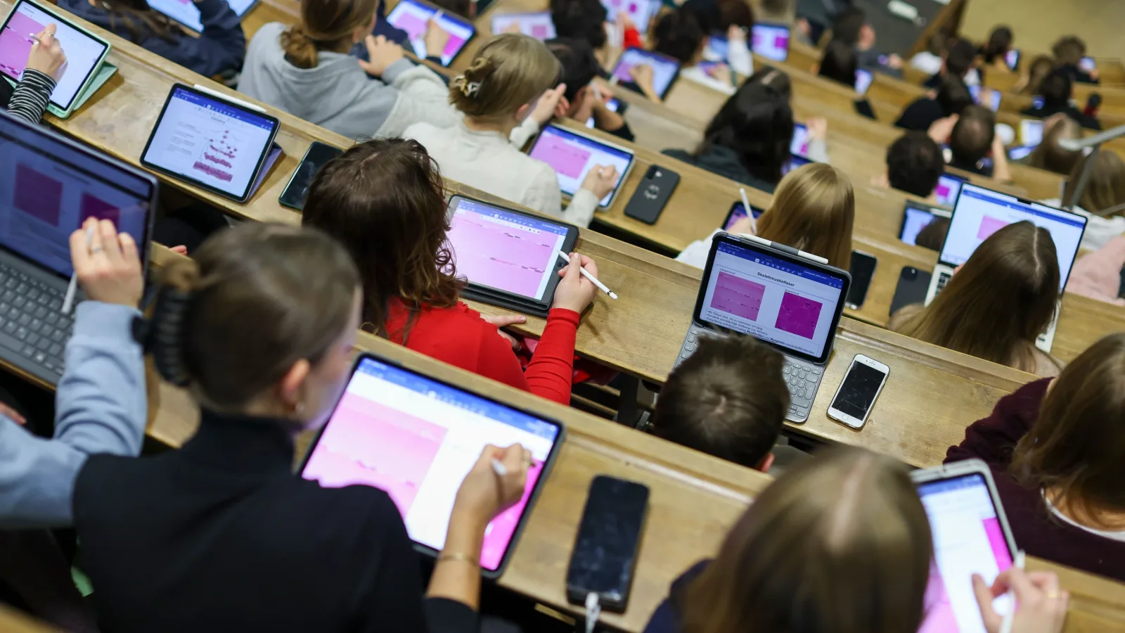 Return to Exams: Are University Assessments Necessary in the Age of Artificial Intelligence?