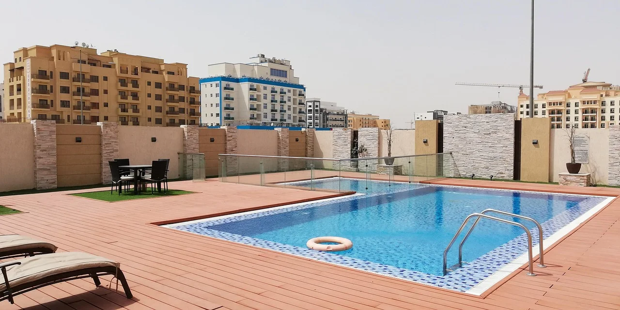 Tragic Incident at the Pool: Last-Minute Rescue of a 9-Year-Old Girl