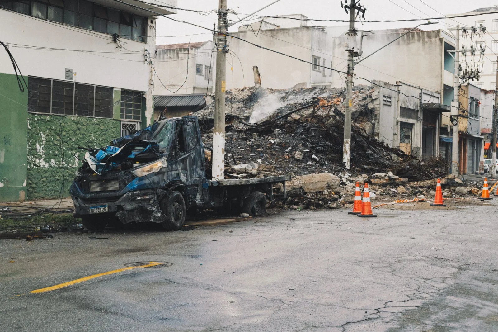 Mysterious Explosion in the City: Seven Cars Damaged
