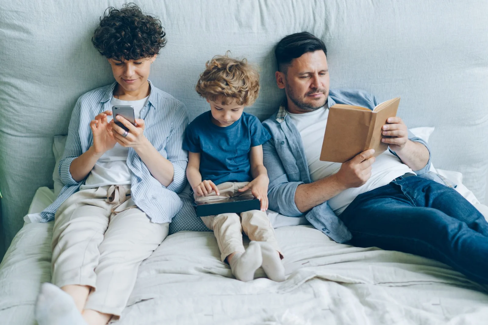 Challenges of Parenting Teens: How to Cope with Screen Time and Tensions?