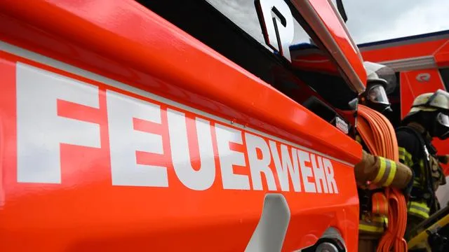 Fire in the Kitchen: Three Injured!