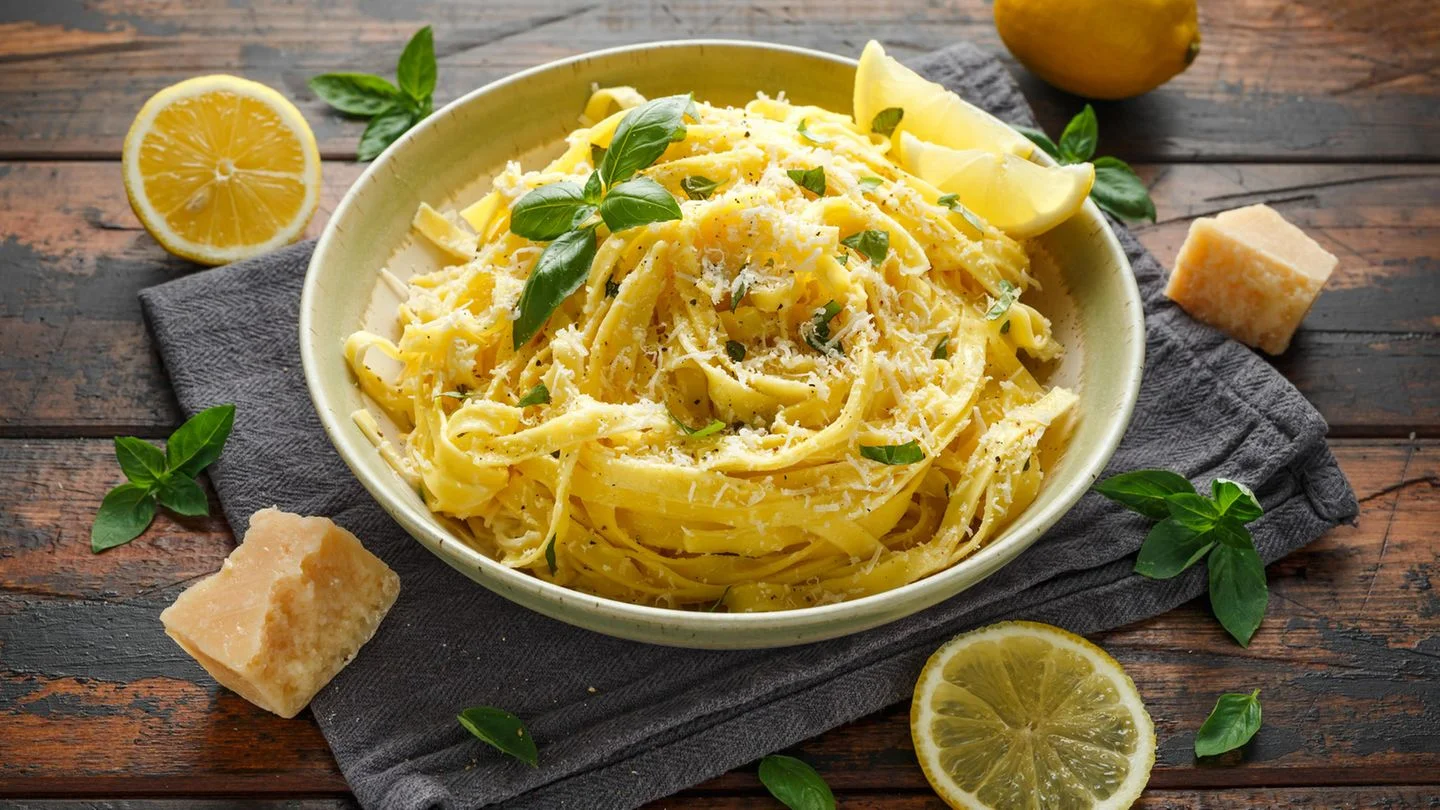 Italian Pasta with Lemon Flavor: Only Three Ingredients!