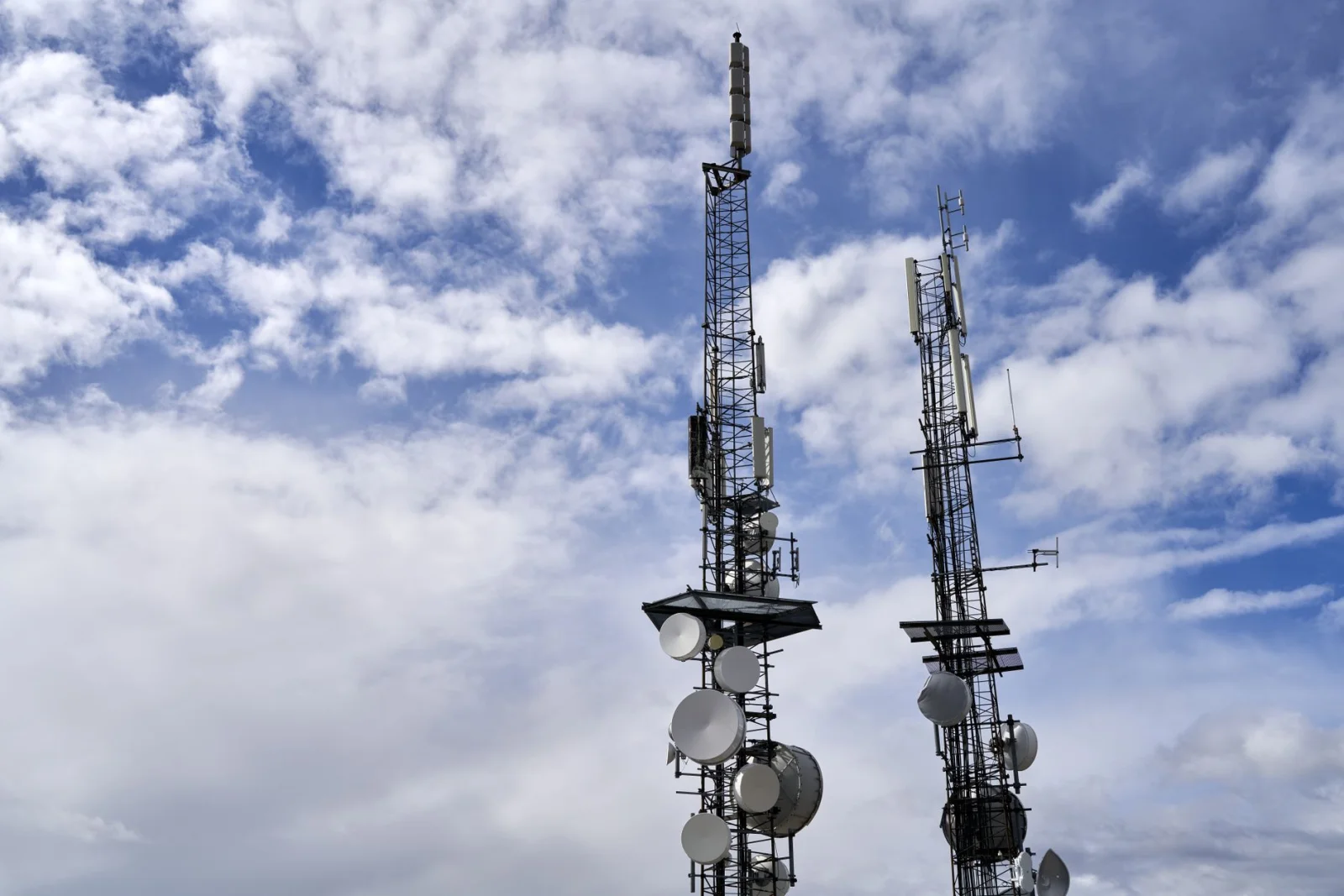 Cancellation of the 44-Meter Mobile Phone Tower Construction Permit in Andehs