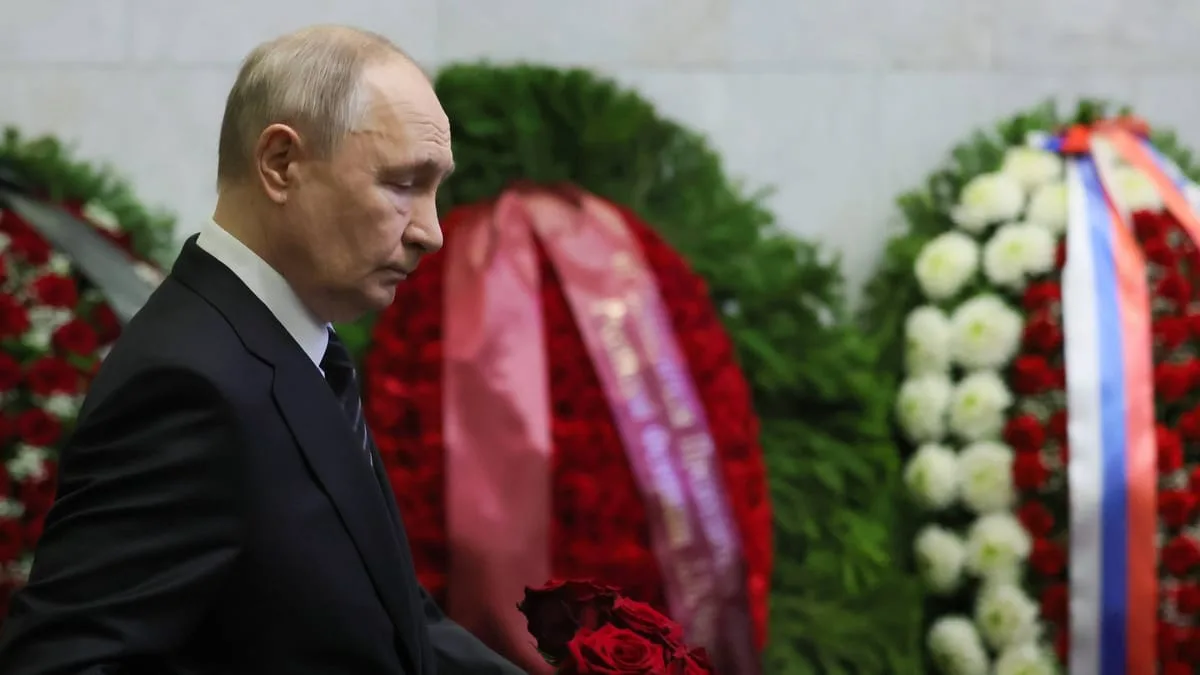 Russia's Plan to Evacuate Crimea; Ukraine Increasing Pressure