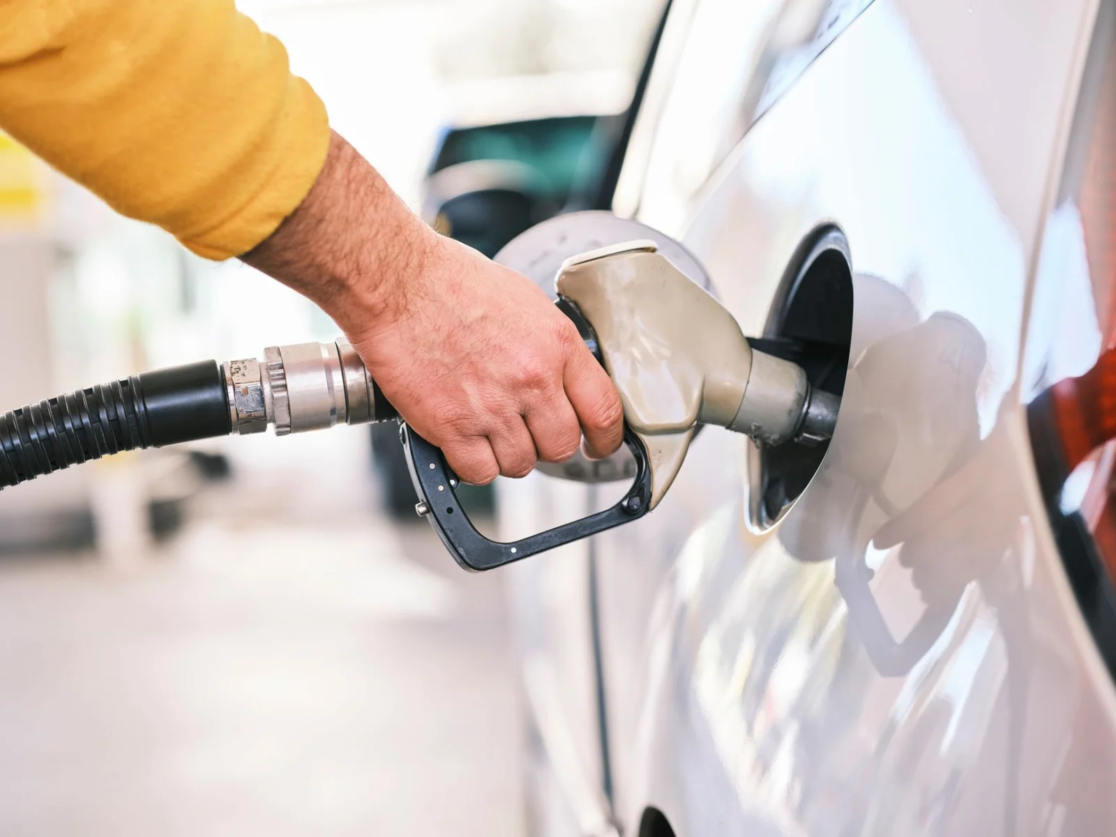 Significant Differences in Fuel Prices; Save €21 by Leaving the Highway