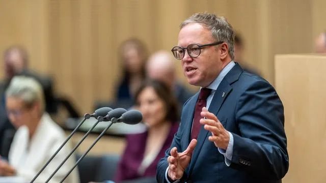 Protests at the Far-Right Party Congress: Warning from a Senior Official!
