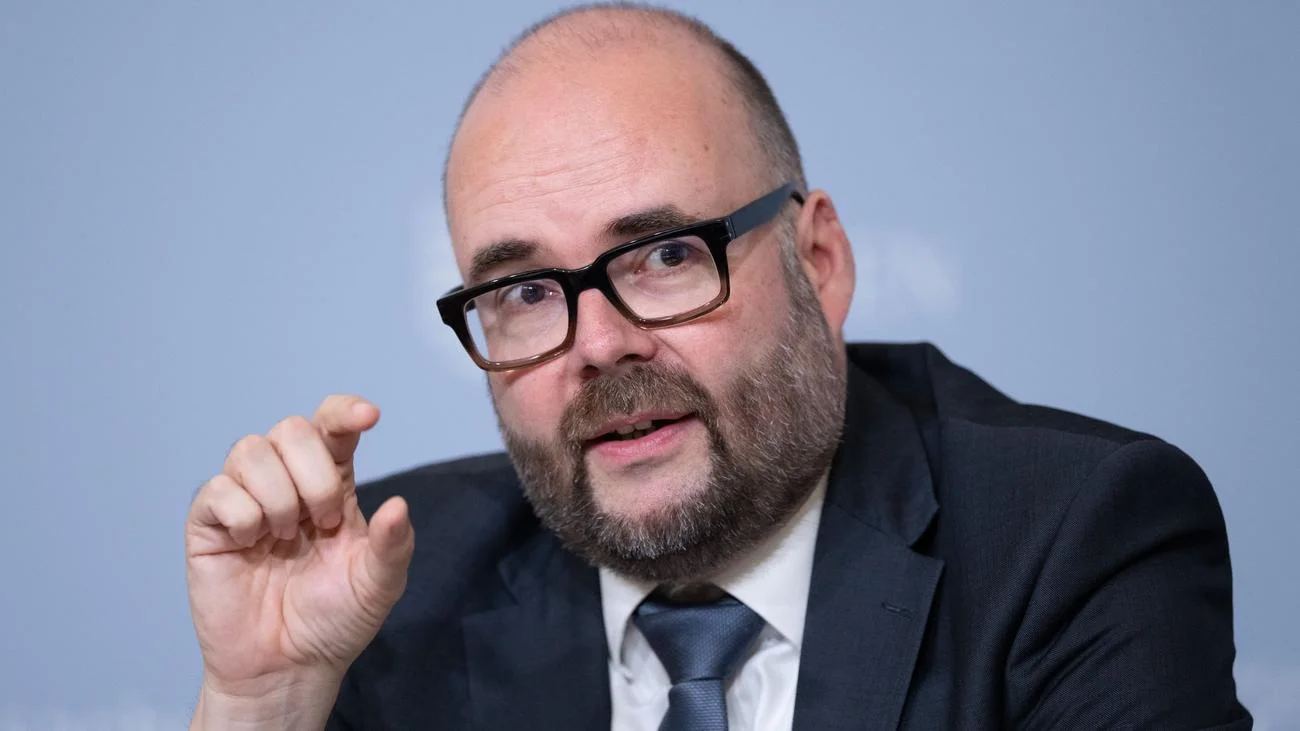Debt Fever: The Saxony Government Presents a Controversial Budget