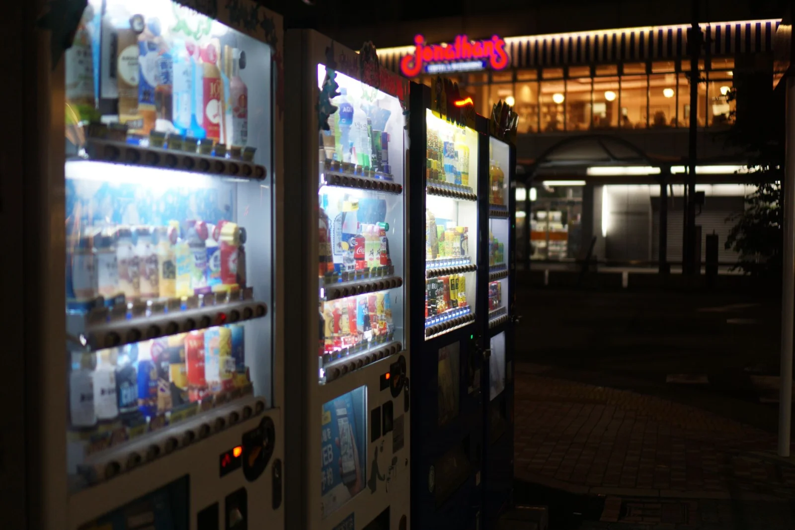 Local Stores with 24-Hour Vending Machines: Non-Stop Regional Shopping!